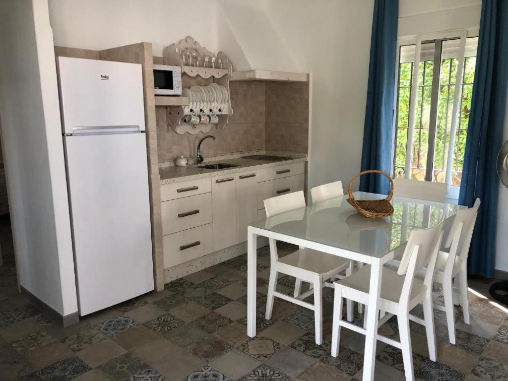 Apartamentos Cala Isabel Саора Экстерьер фото