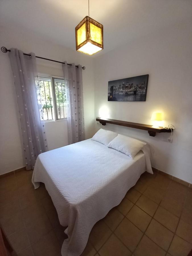 Apartamentos Cala Isabel Саора Экстерьер фото